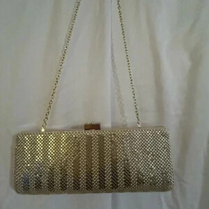 JESSICA MCCLINTOCK GOLD SEQUIN CLUTH PURSE GOLD SHOULDER STAP BEADED CLASP
